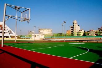 硅(gui)PU場(chang)地(di)材料(liao)廠傢(jia)彈(dan)性層施工(gong)